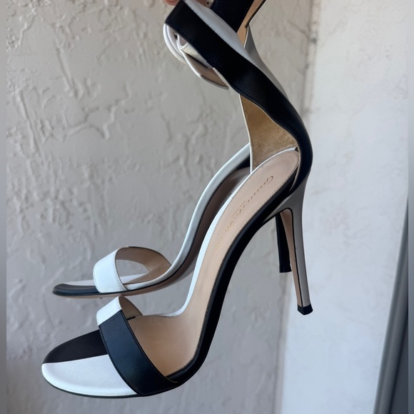 GIANVITO ROSSI Elegant Black and White Women's Heels - Picture 5 of 6